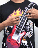 Marškinėlių geekas - groja gitara