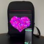 Ang LED smart backpack na programmable na animasyon o teksto na may LED display 24x24cm (kontrol sa pamamagitan ng smartphone)